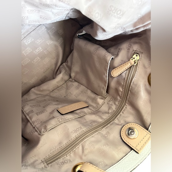 Michael Kors White Leather Shoulder Bag, gold hardware - Picture 14 of 16